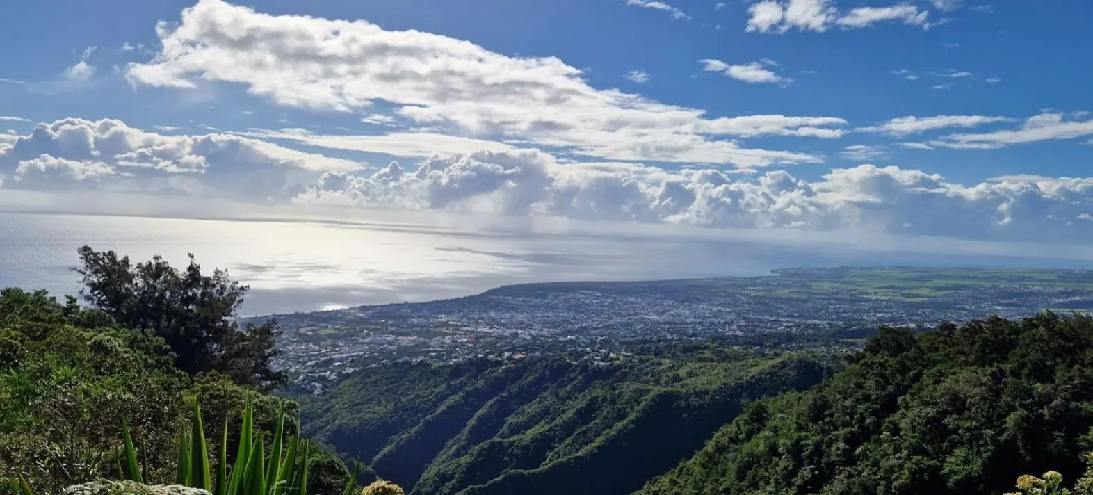 Panorama of Saint-Denis on Reunion Island, where Shonen Kiltir has its registered office.