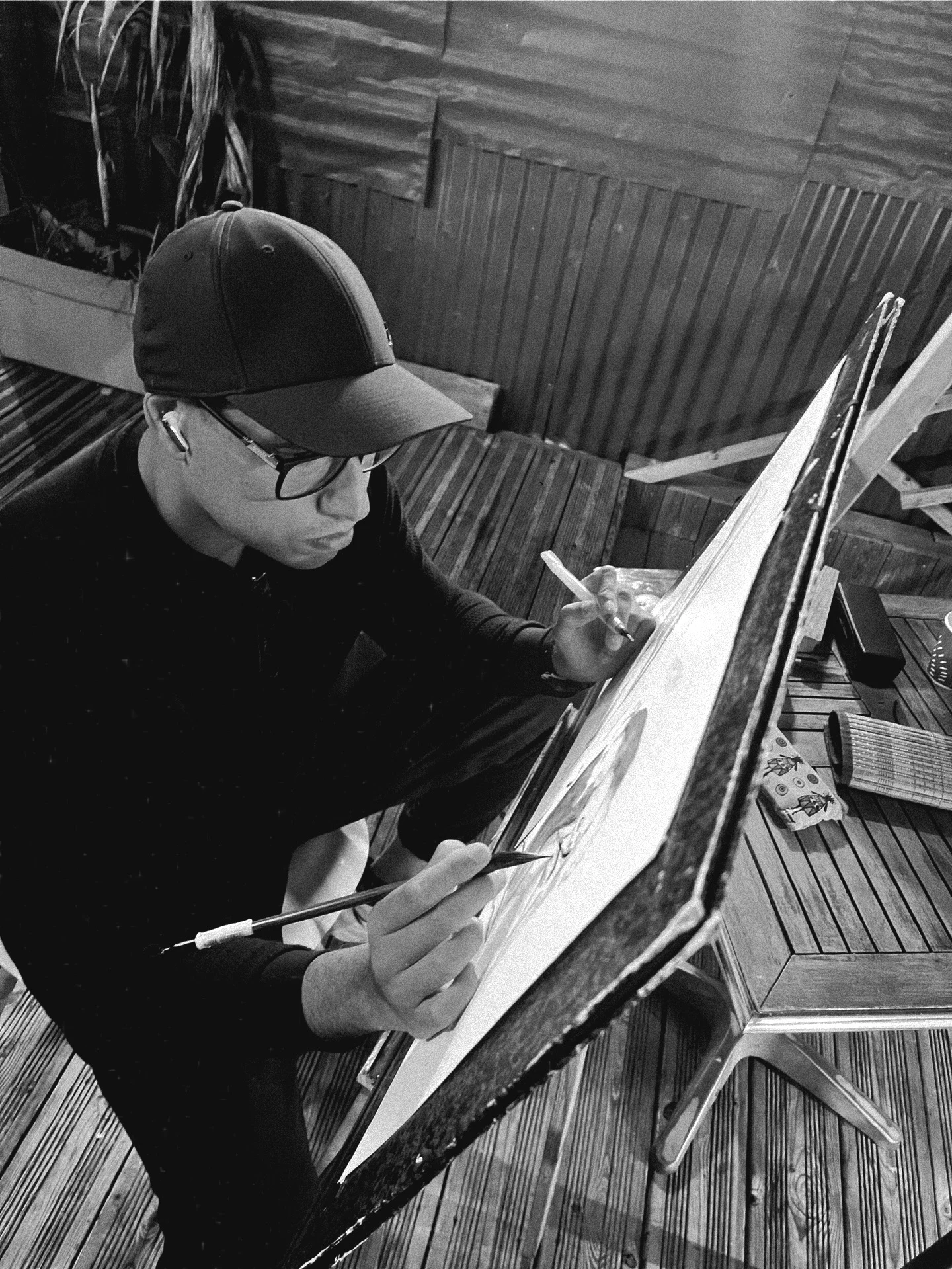L’artiste péi Isia Augustine dessine une planche de manga